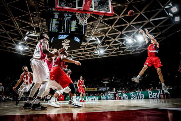 Basketballspieler im Spielfeld